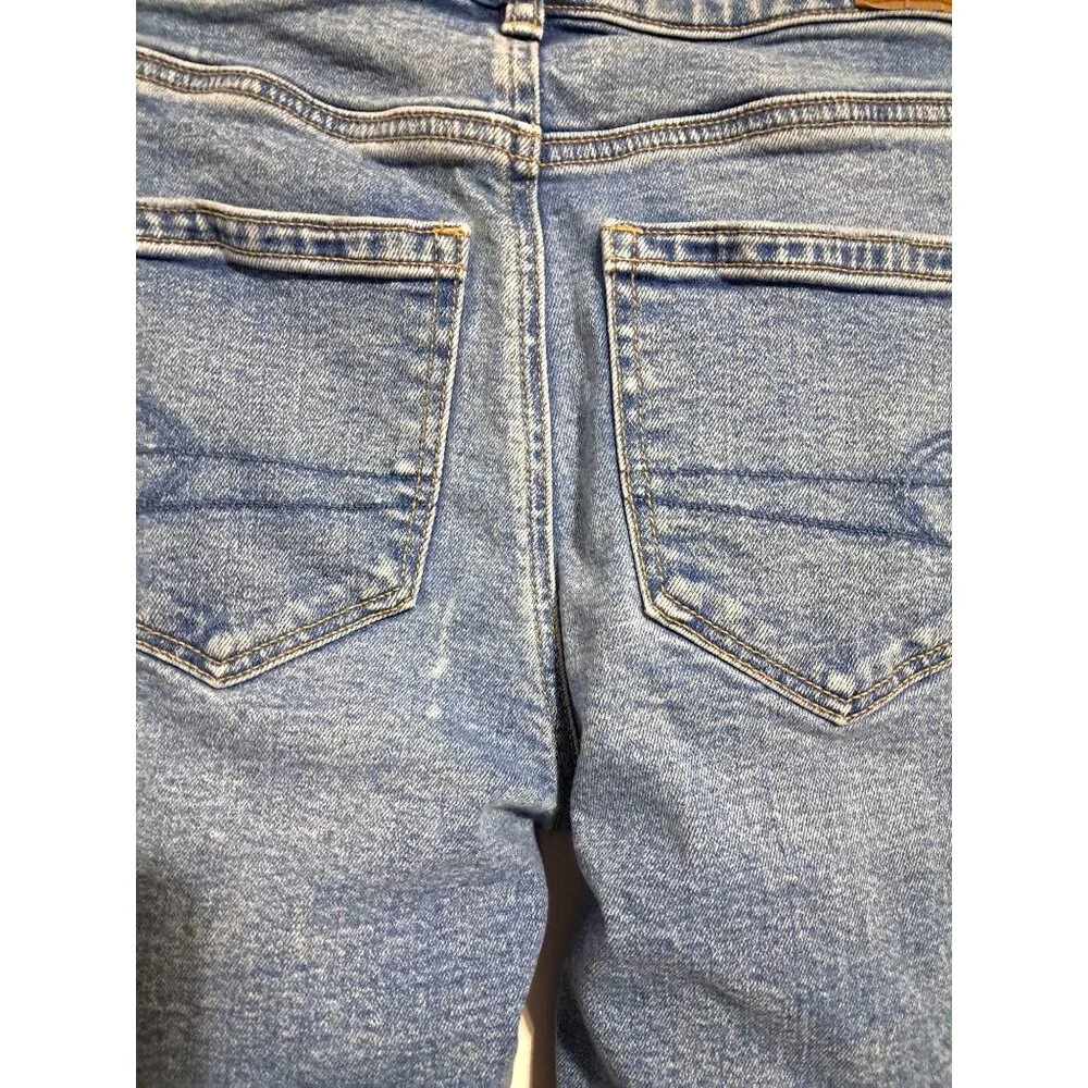 American Eagle Mom Jeans‎ Sz 2 Short Light Wash Distressed Ripped Denim Stretch